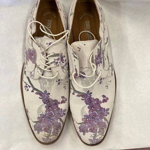 New mens shoes, leather upper, 13M